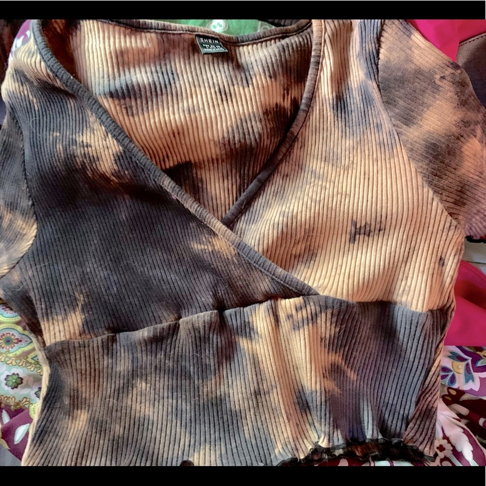 Super cute she in crop top